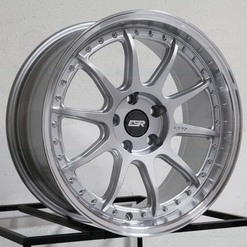 ESR CS12 19x8.5 5x114.3 30 Hyper Silver Wheels(4) 72.56 19" inch Rims