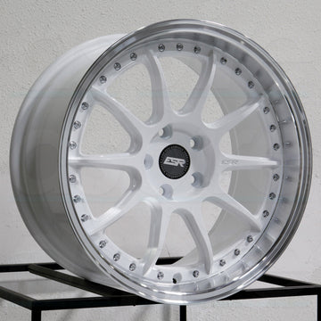 ESR CS12 18x9.5 5x114.3 35 White Wheels(4) 72.56 18" inch Rims